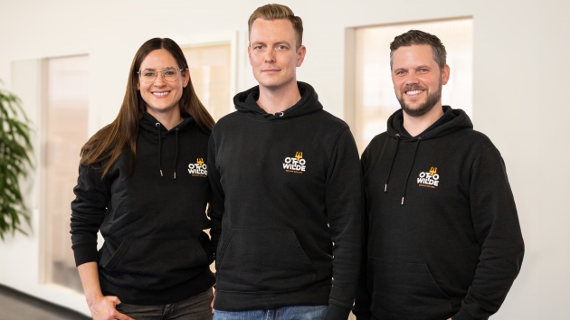 Miele übernimmt Otto Wilde Grillers vollständig, Gründer ziehen sich zurück - Anna-Lena Hasse (Marketing and Sales), Achim Schade (Product Development and Operations) sowie Florian May (Finance and Administration) führen künftig Otto Wilde Grillers (v.l.) - Quelle: Miele
